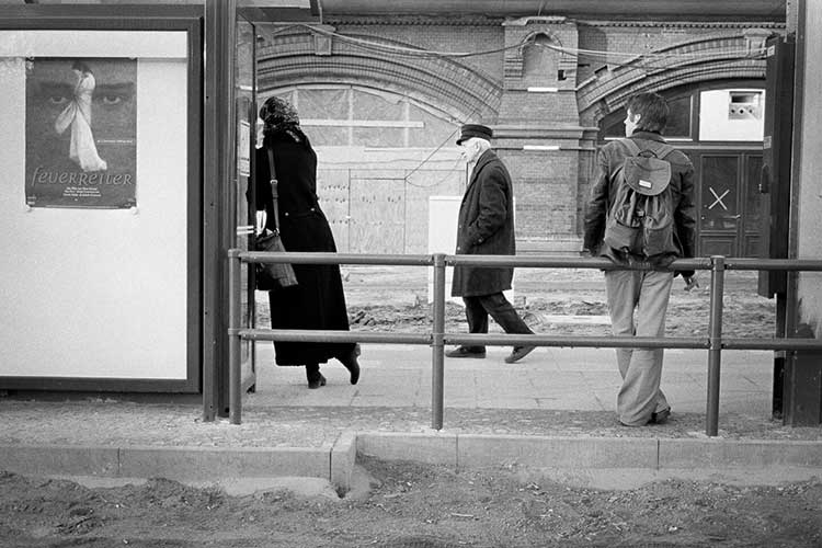 HACKESCHER MARKT, BERLIN 1998 AUS DER SERIE "DIE WENDE"